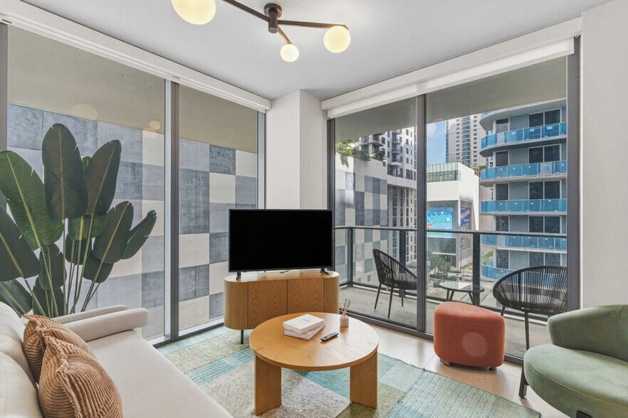 Building Photo - 11 NE 6th St