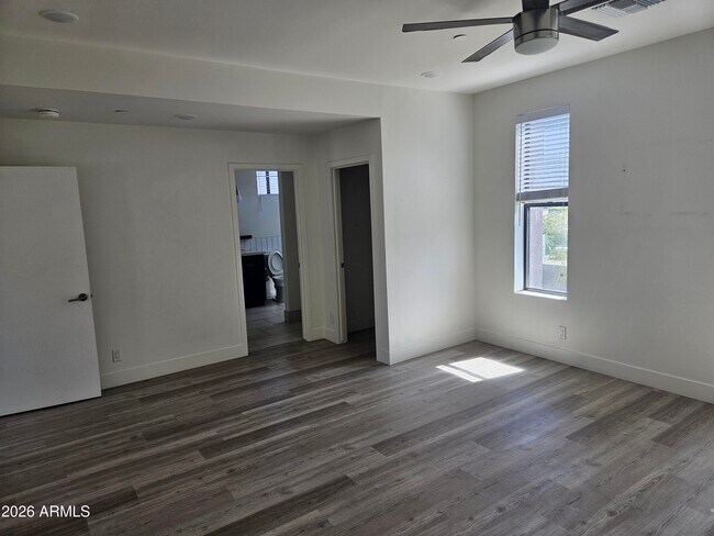 Building Photo - 214 S Roosevelt St