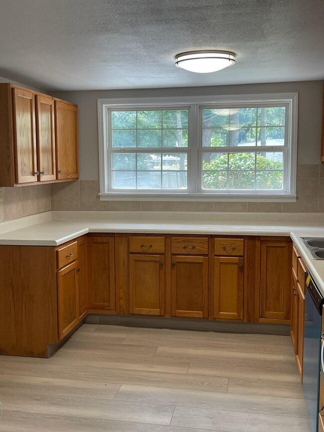 Building Photo - 133 3rd St