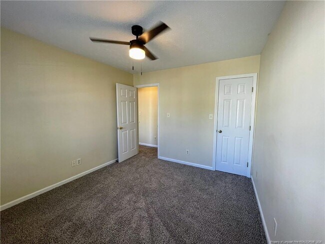 Building Photo - 224 Waterdown Dr
