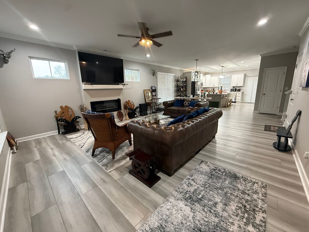 Building Photo - 1614 Hawthorne Dr