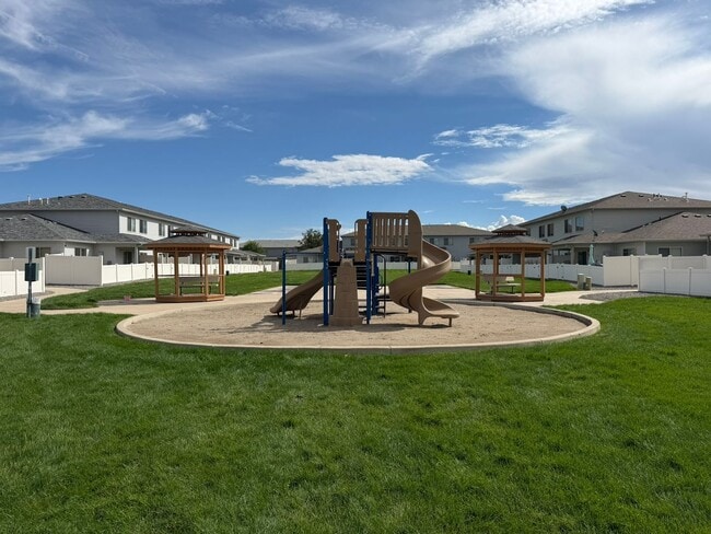 Building Photo - 2484 1/2 Brokwillow Loop
