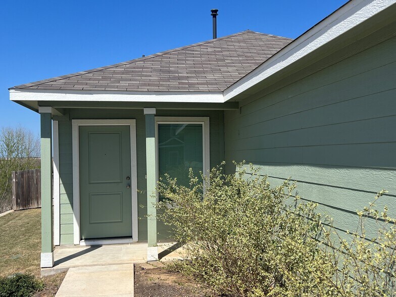 Building Photo - 427 Gabbro Gdns