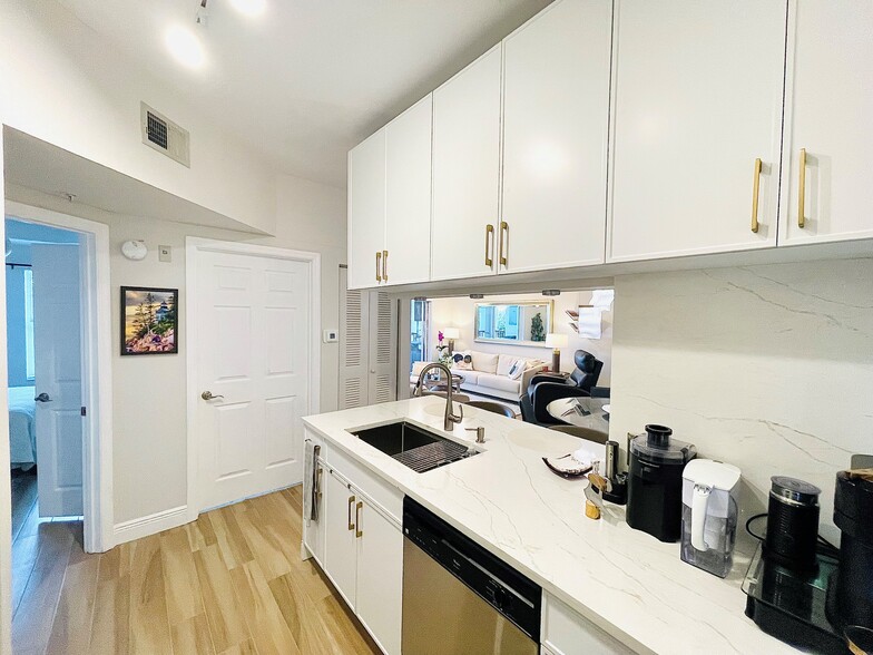 Building Photo - 1405 Tuscany Way