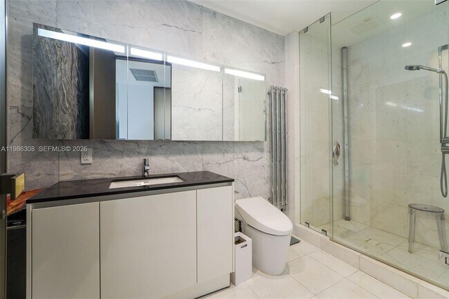 Building Photo - 18555 Collins Ave