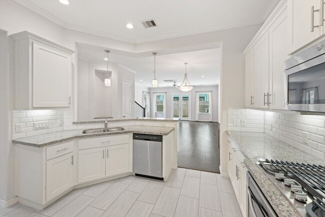 Building Photo - Exquisite 2-Story Home in a Prime Location...