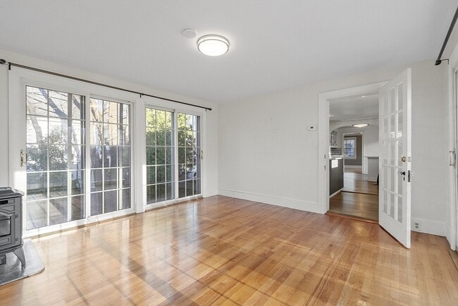 Building Photo - 14 Bacon St