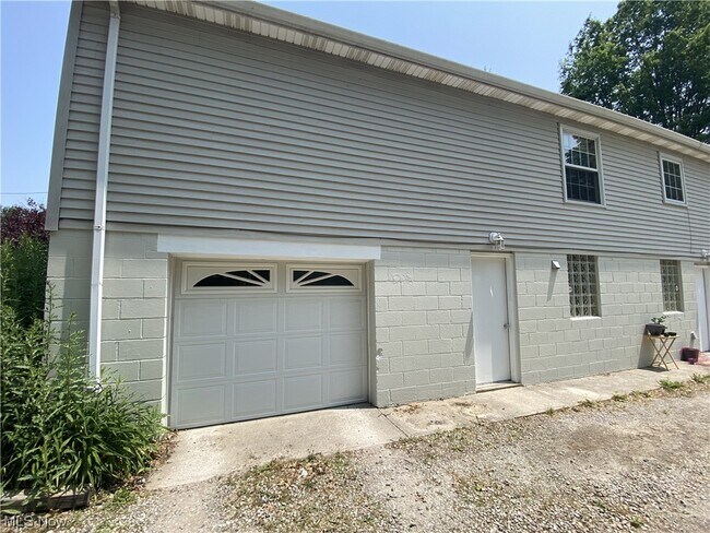 Building Photo - 32320 Bainbridge Rd