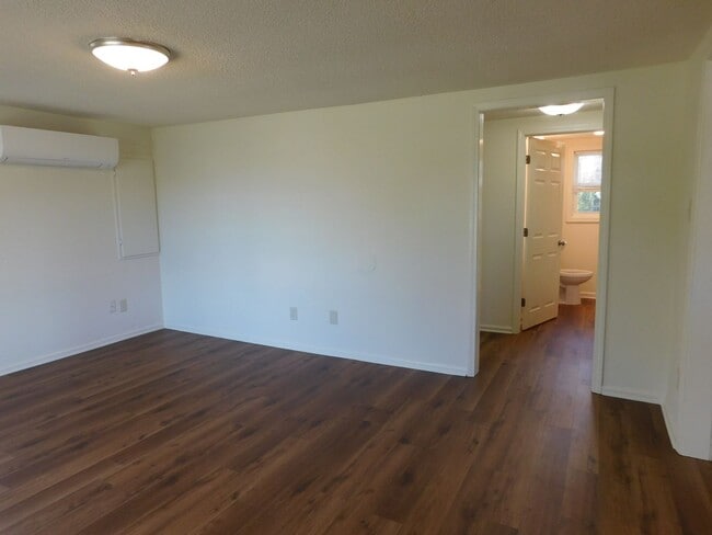 Building Photo - 421 Church Rd