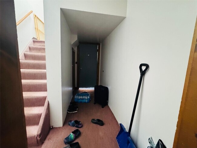 Building Photo - 157 Harry L Dr