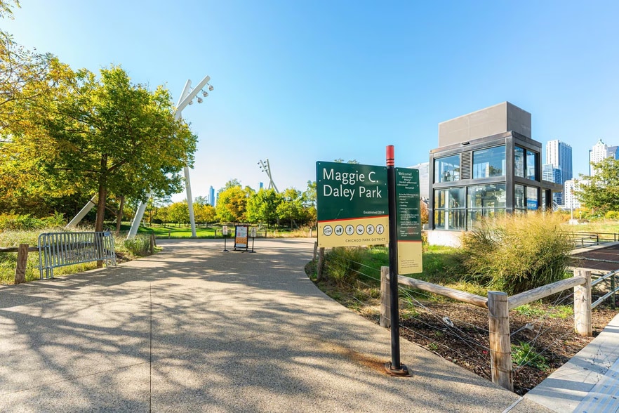 Building Photo - 400 E Randolph St