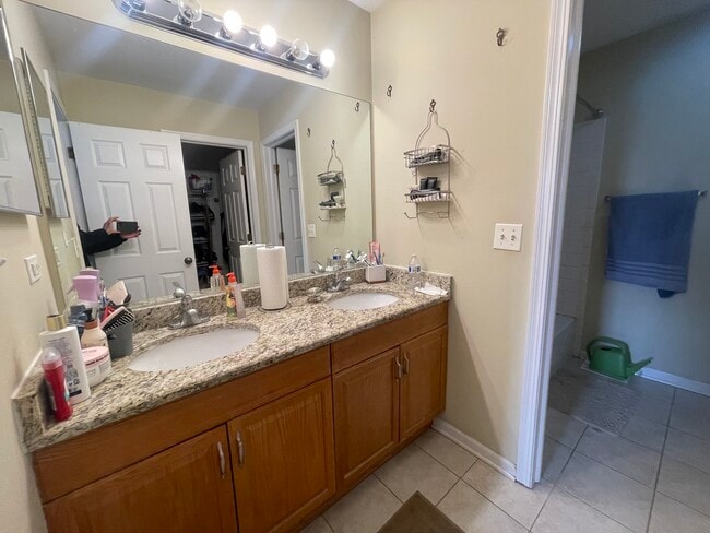 Building Photo - 2872 Cedar Glade Dr