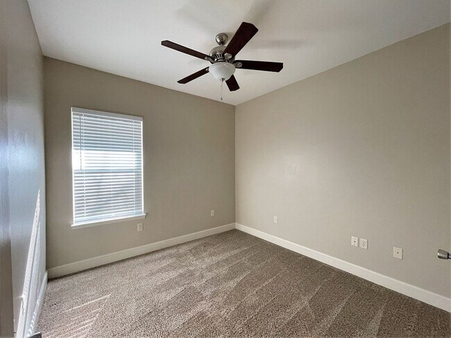 Building Photo - 505 Arbor Lake Dr