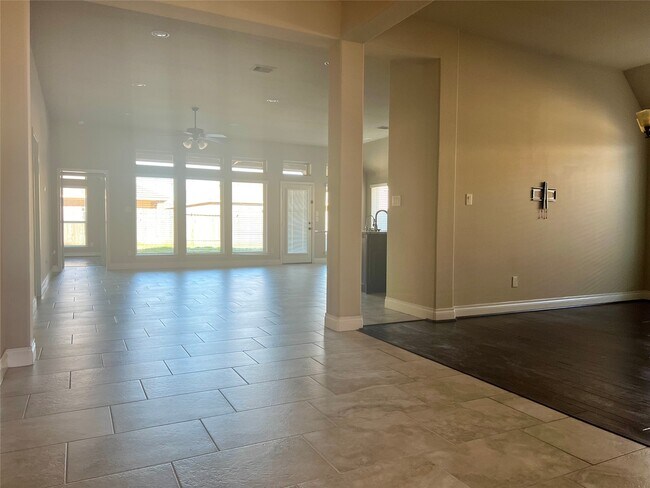 Building Photo - 4015 Nestra Dr