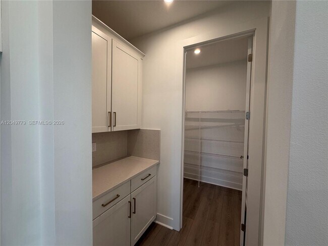 Building Photo - 881 SW Bushel Trl