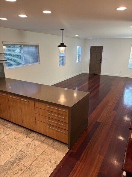 Building Photo - 832 N Las Palmas Ave