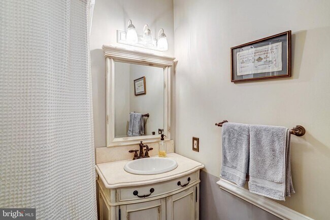 Building Photo - 7153 Main St