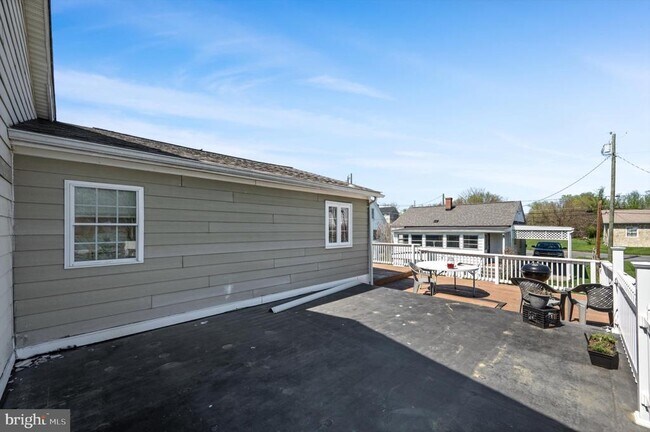 Building Photo - 540 Monticello St