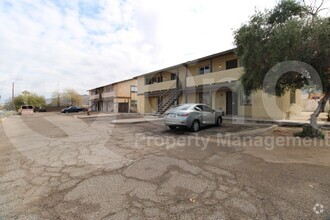Building Photo - 729 E Hazel Dr