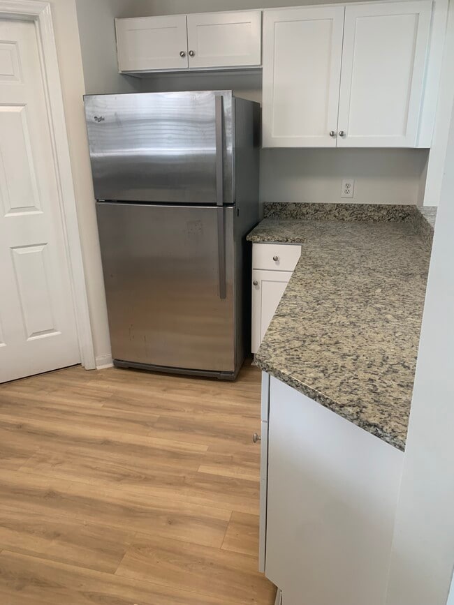 Building Photo - 2719 Selwyn Ave