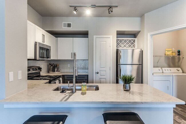 Primary Photo - Your Dream Apartment Just Got $750 More Af...