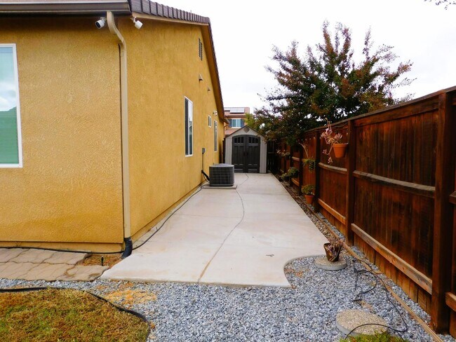 Building Photo - 3098 Wrenwood Ave