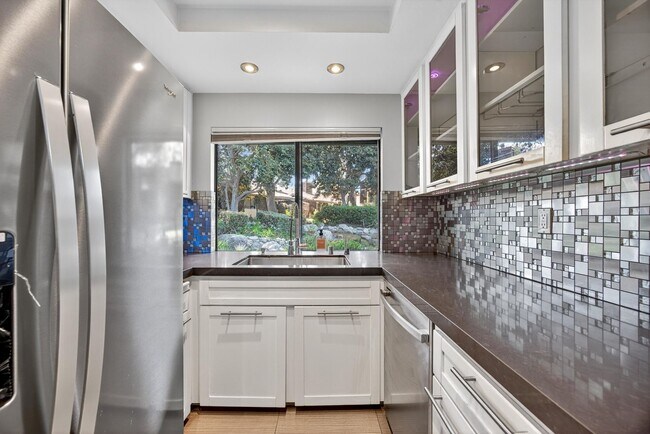 Building Photo - Gorgeous 2 bed/bath Condo in Long Beach