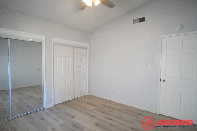 Building Photo - Charming Home in Southwest Bakersfield!