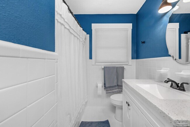 Building Photo - 1800 Foulis Dr