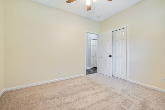 Building Photo - Spacious 3 Bed, 2 Bath Home with Large Bon...