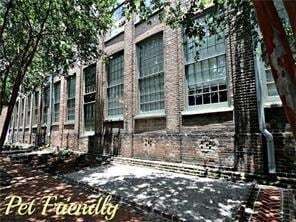 Building Photo - 920 Poeyfarre St