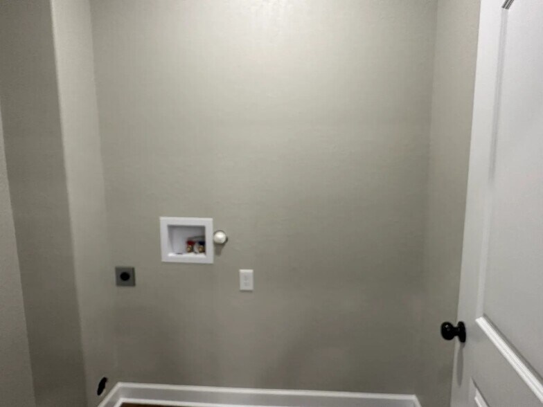 Building Photo - 3604 Bay St