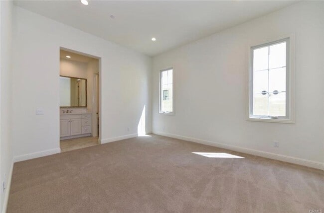 Building Photo - 105 Spacial