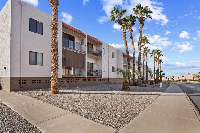 Building Photo - CENTRALLY LOCATED 1 BEDROOM CONDO