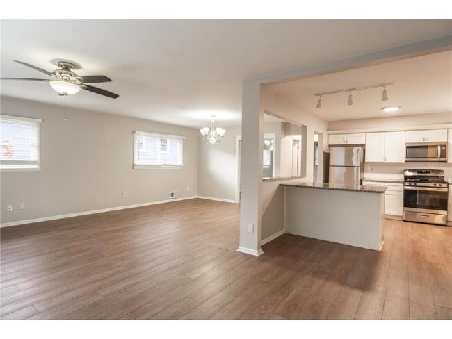 Building Photo - 6418 Knoll St