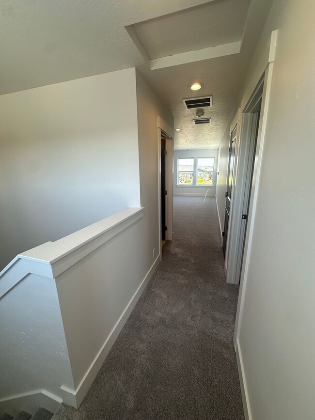 Building Photo - 6 months lease//Riverstone: Gated Community, Pond Access in BackYard, Patio Home, with all of the...