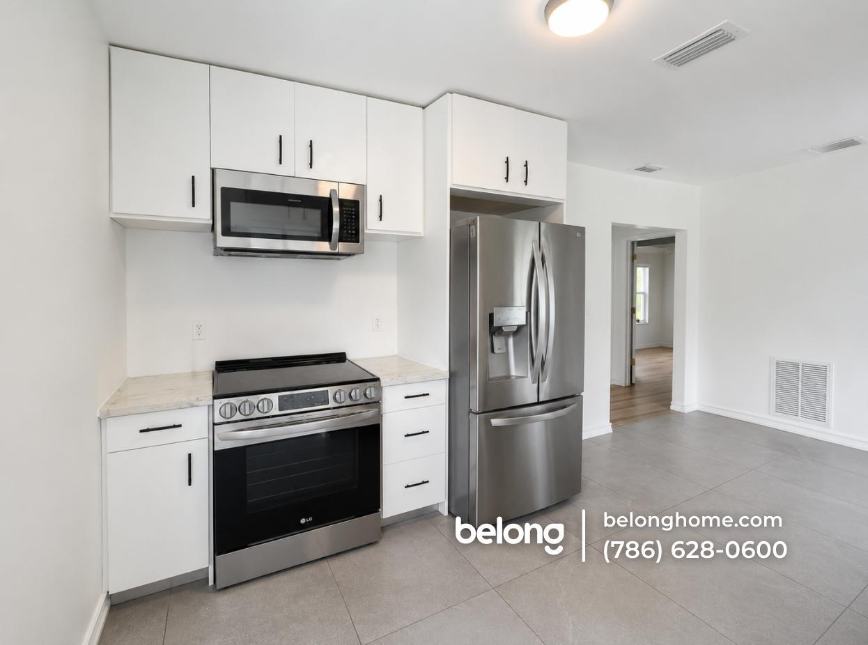 Building Photo - 1504 Funston St