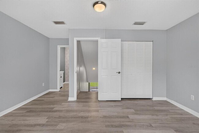 Building Photo - 10725 Banfield Dr