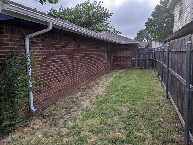 Building Photo - 14304 S Brent Dr