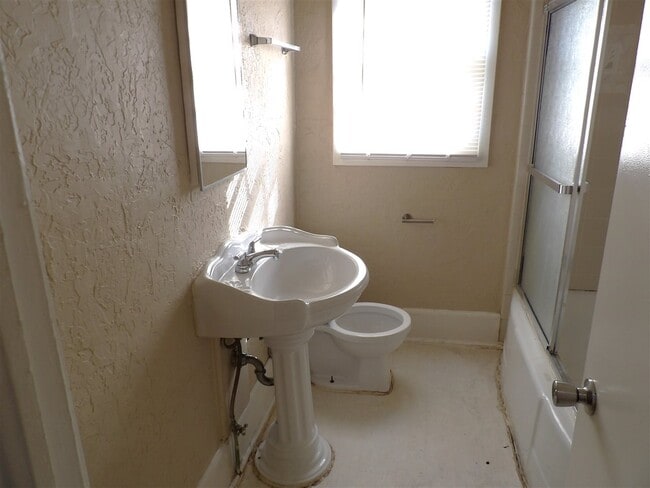 Building Photo - 2511 NW 14th St