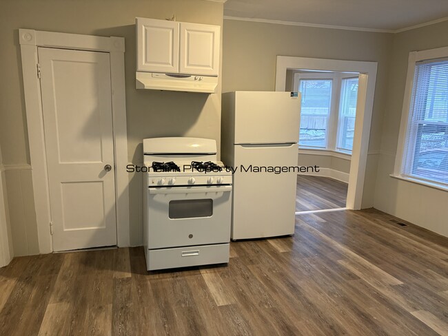 Building Photo - 113-115 Elm Street