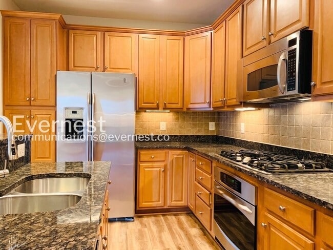 Building Photo - 2336 Brookmoor Ln