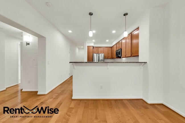 Building Photo - 1388 Broadway