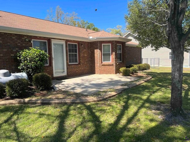 Building Photo - 213 Westwood Dr