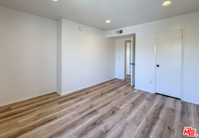 Building Photo - 11730 Moorpark St