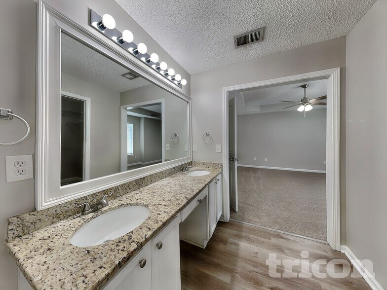 Building Photo - 111 Darbys Run Way