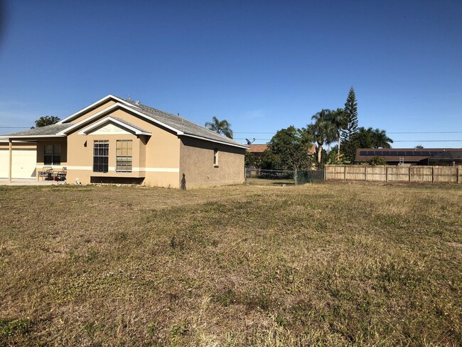 Building Photo - 3 bedroom 2 bathroom single family home