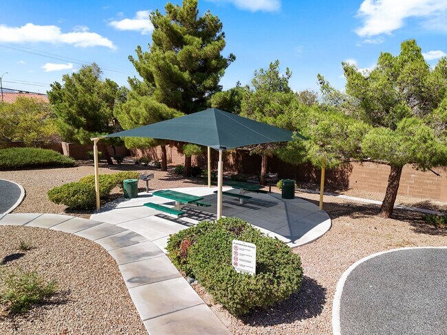 Building Photo - NW!! GATED!! Playground!!!Low maintenance ...