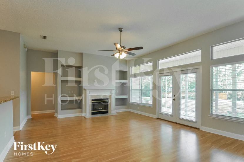 Building Photo - 112 Glen Oaks Dr