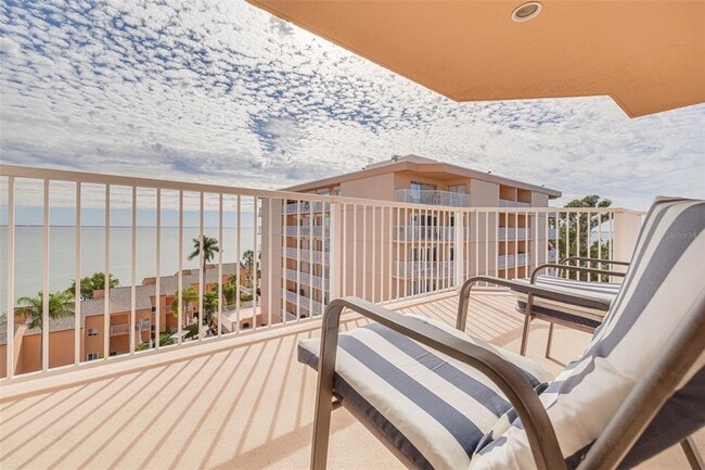 Building Photo - 7430 Sunshine Skyway Ln S